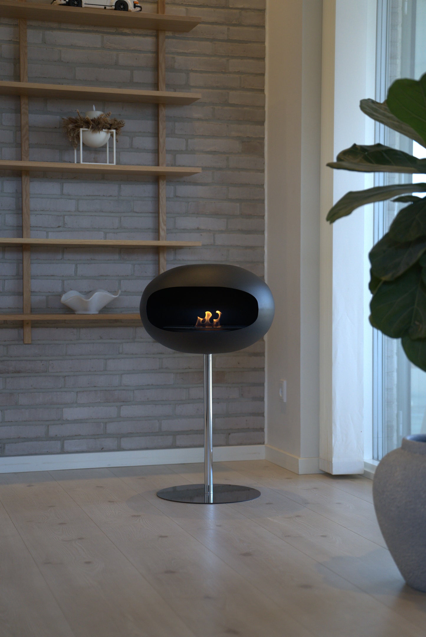IGNA Ovalis Base fritstående biopejs - Black, Chrome Steel