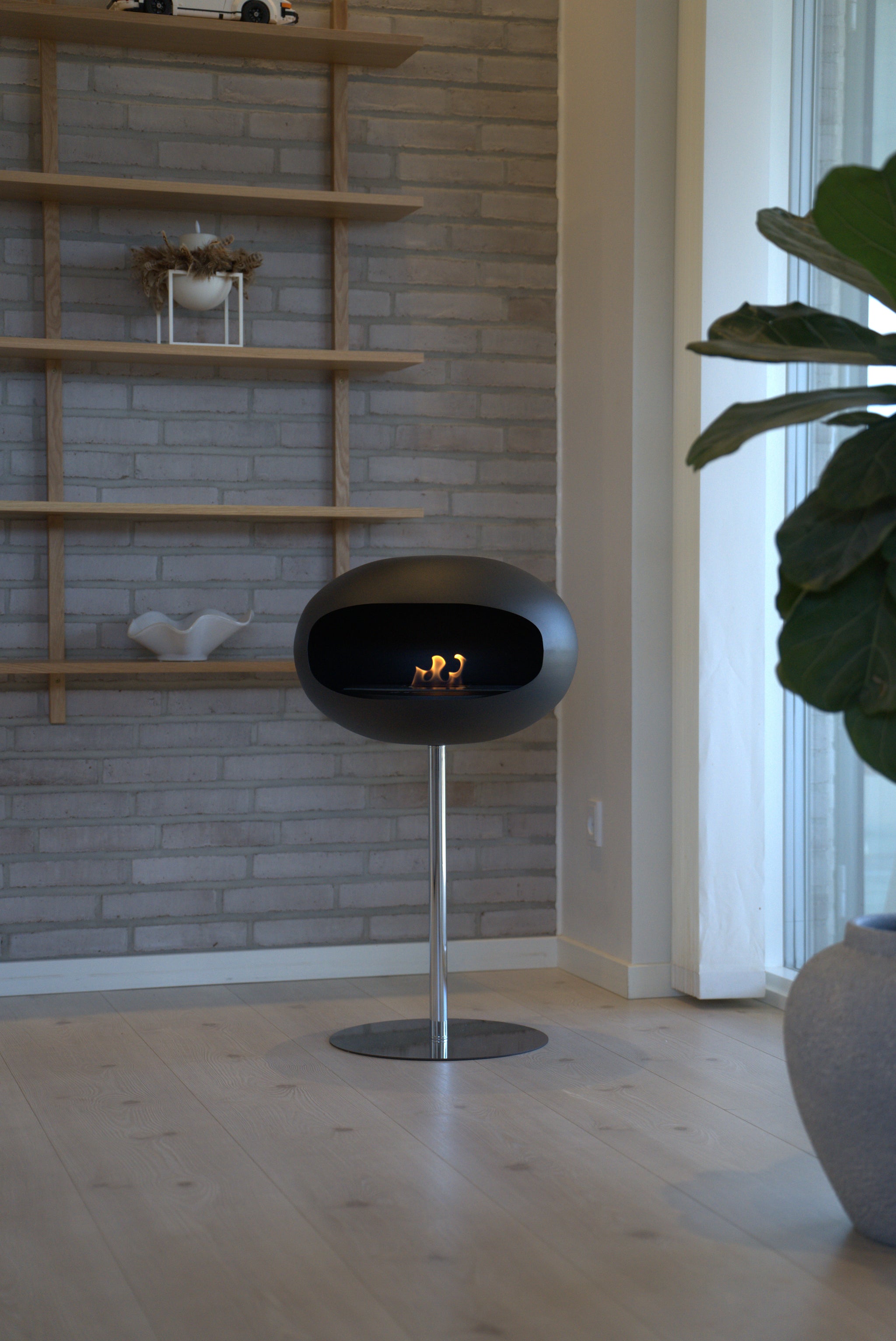 IGNA Ovalis Base fritstående biopejs - Black, Chrome Steel