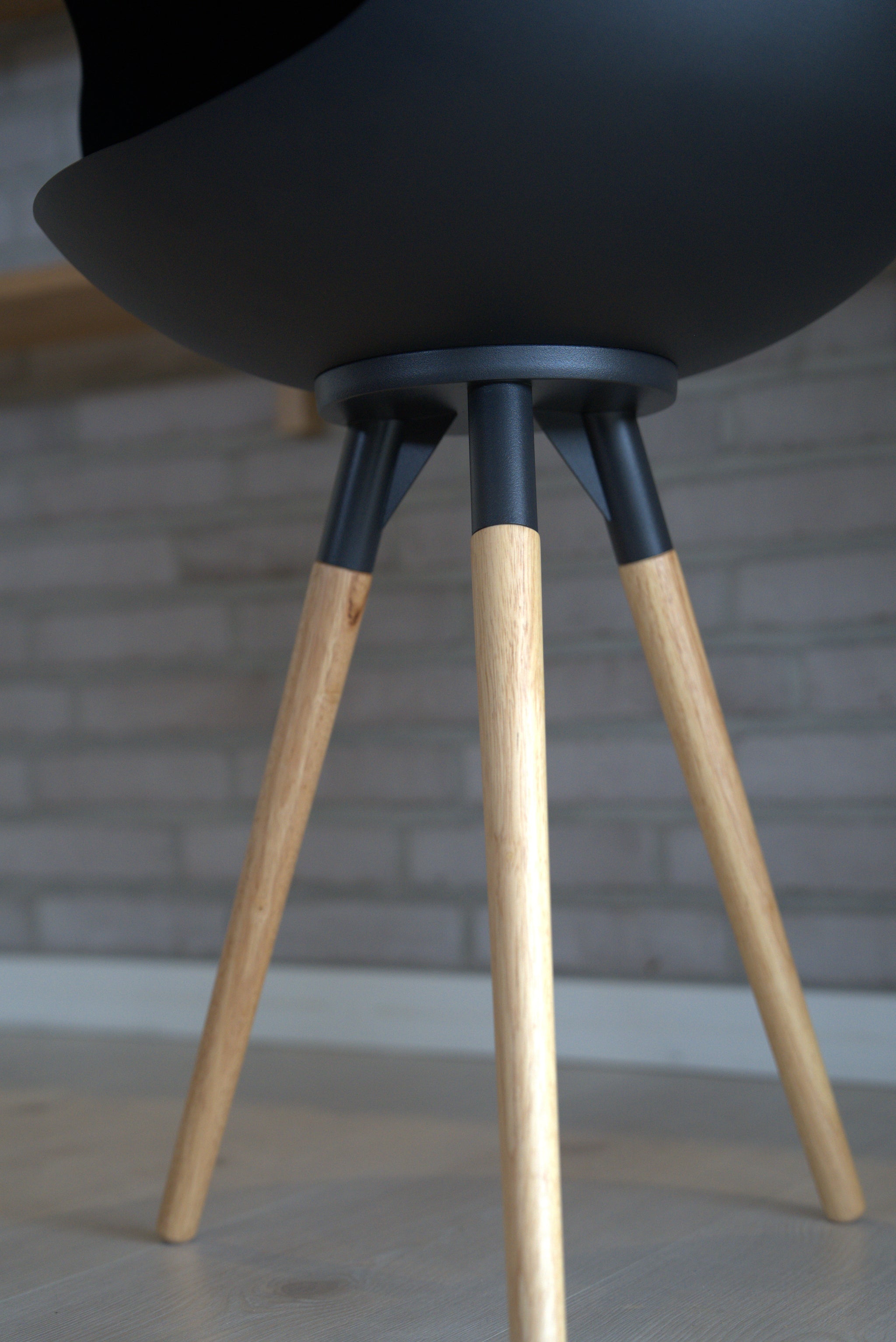IGNA Ovalis Base fritstående biopejs - Black, Black Suspension, Light Wood Short